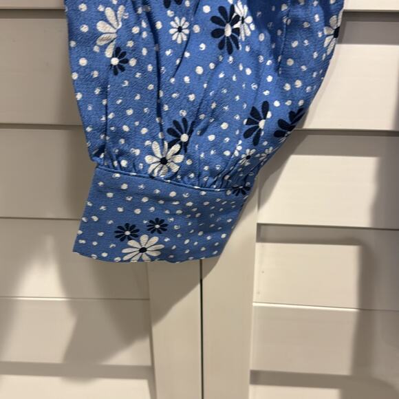 Talbots NWT wrap Blue Daisy Print long sleeves Blouse. - Picture 4 of 10
